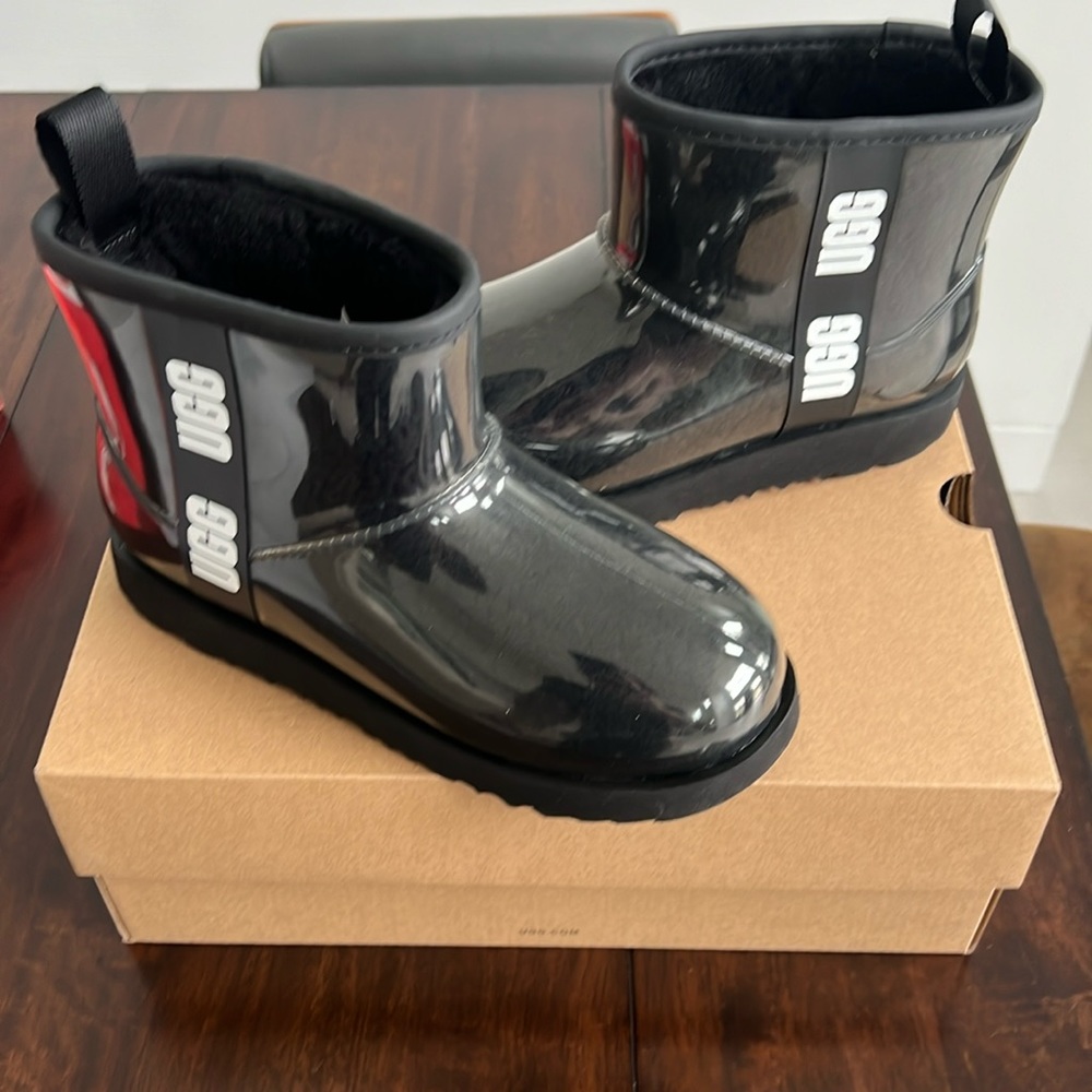 Size 4 Ugg boots can be for women or kids